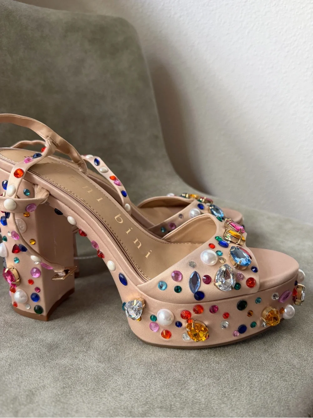 NWT Gianni Bini Calvan Jewel Ornamented Platform Dress Sandals Sz 9,5